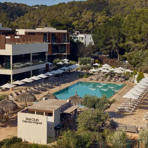 Cala San Miguel Ibiza Resort, Adults only, Curio Collection by Hilton, hotel v destinaci Puerto de San Miguel
