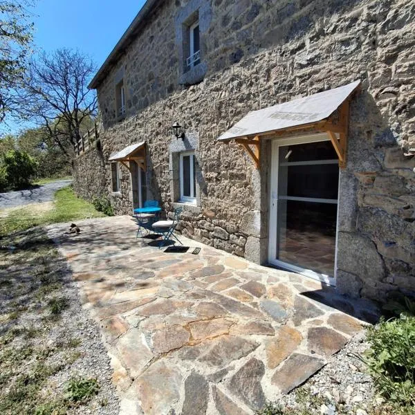 Petit gîte de Carboniès, hotel v destinaci Saint-Félix-de-Lunel