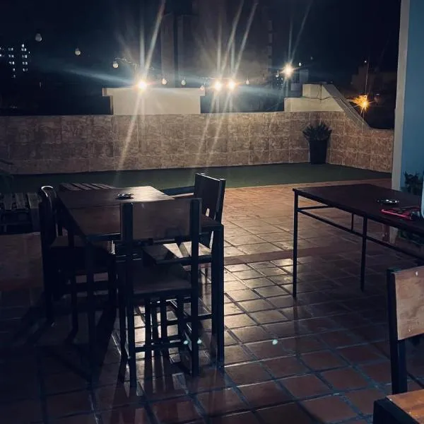 Alpha House Hostel II, hotel in Salta