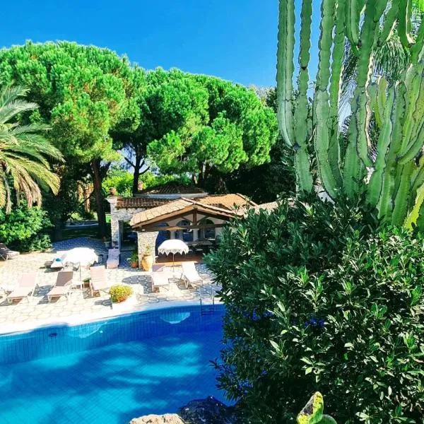 B&B La Villa โรงแรมในจีอาร์ดีนี นักซอส