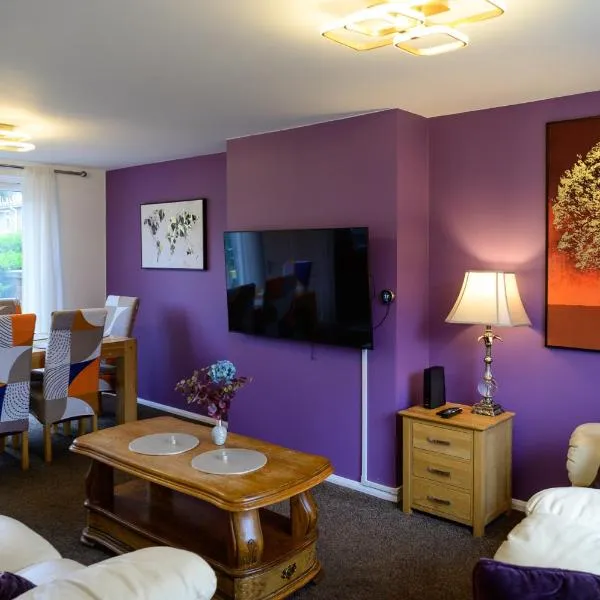 Strelley house 4 , Perfect for business trip & Families holiday or working proffesionals-5 min from M1 J25 , 500MB Wi-Fi , Netflix , Fully equiped kitchen , Asda supermarket 5 min walk , Free Secure parking with CCTV ,available monthly deals, hôtel à Nottingham