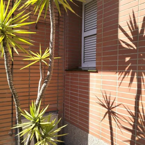 Apartment with separate entrance and private parking, hotel v destinaci Getxo