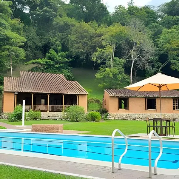 Reserva tu casa rodeada de naturaleza en Villeta, hotel sa Villeta