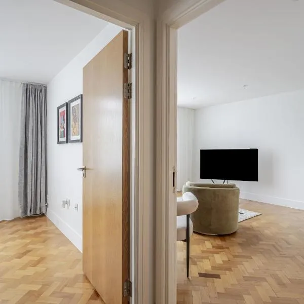 Luxurious Residence in Chelmsford City, With Full Sky Channels, hotel in Chelmsford