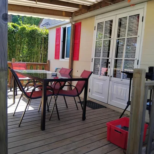 mobil home LA HUPPE, hotel v destinaci Le Martinet