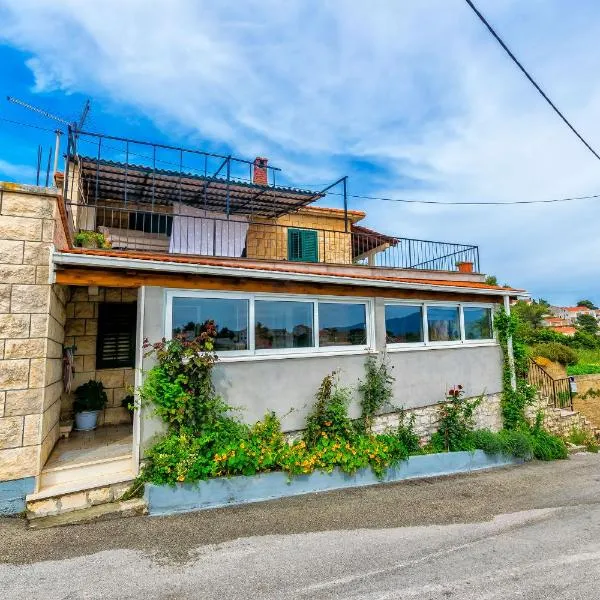 Apartment New, hotel in Splitska