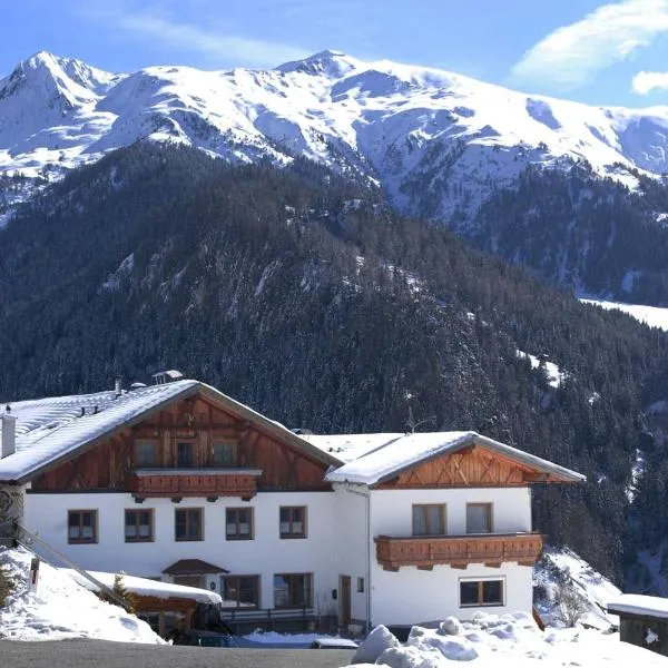 Alpengasthof Eppensteiner, hotel en Navis