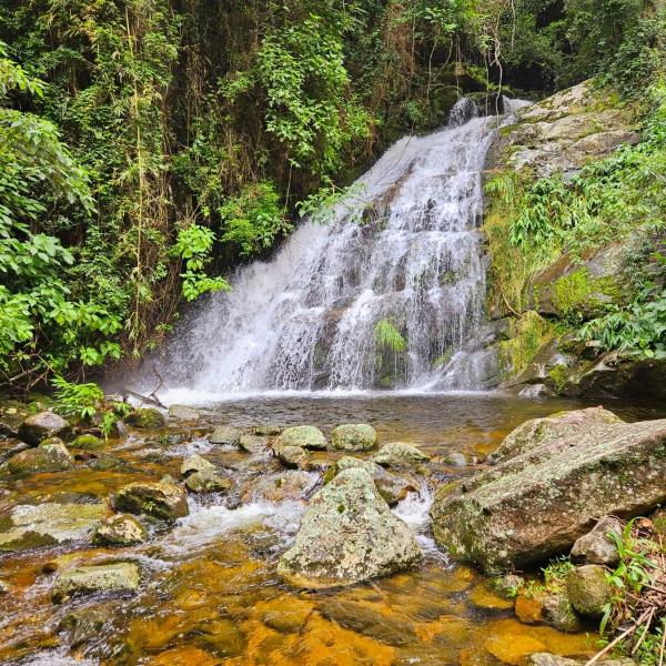 Chalé da Cachoeira - Cachoeira particular dentro da hospedagem