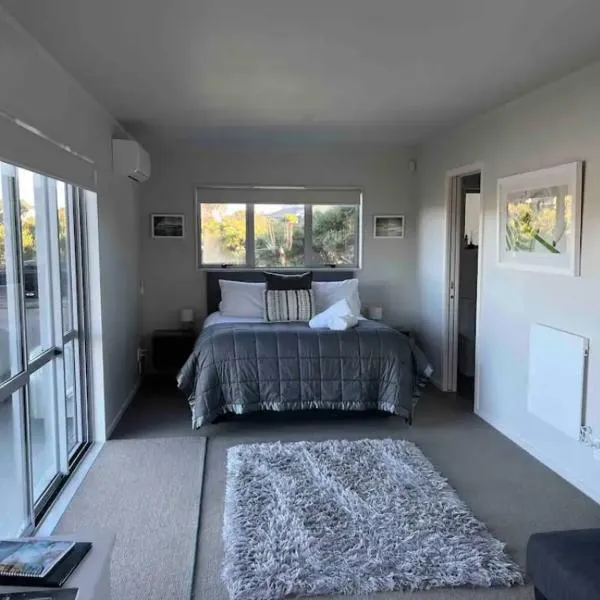 STAY WITH US RAGLAN - Studio, hotel v destinaci Raglan
