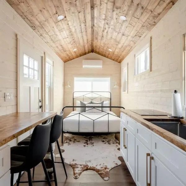 Stay Portland - The Tiny Farmhouse on Alberta, hotel v destinaci Portland
