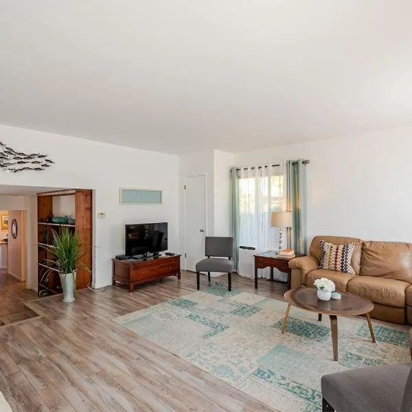 Charming Sonoma Cottage 2BD and 2BA Close to Plaza, hotel in Sonoma