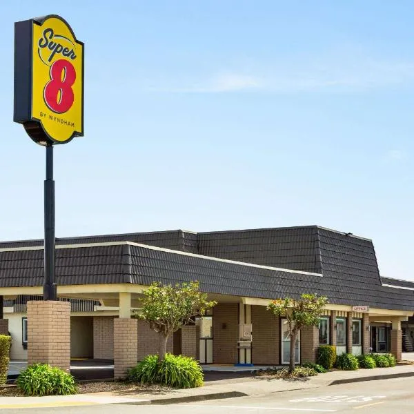 Super 8 by Wyndham Eureka, hotel en Eureka