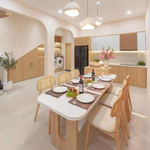 N&N Modern House-3BRs-Mini Golf-Bida-5mins walk to My Khe Beach, hotel en Da Nang