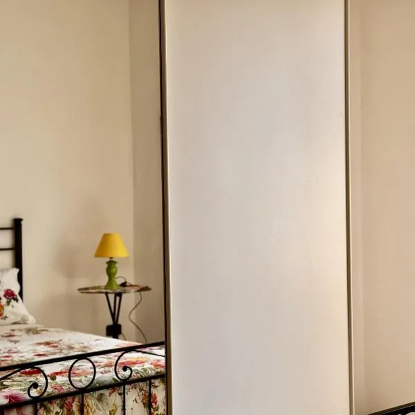 Holidaycasa Robert - Eleganza e comfort sul mare, hotel en Sperlonga