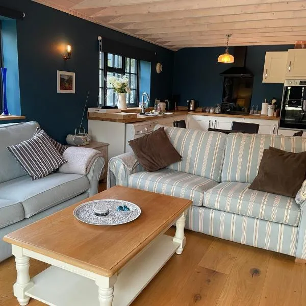 Bank Cottage Studio - luxury Cotswolds haven for two, hotel in Shipston on Stour