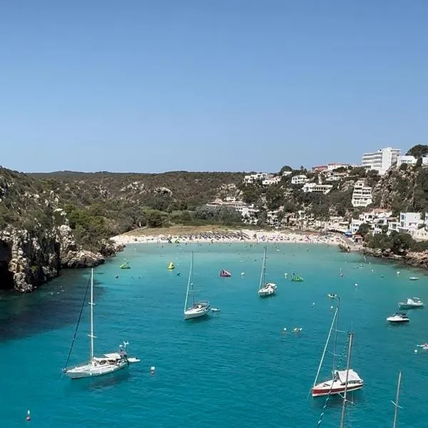 Apartamento con jardín privado en Menorca, hotel a Cala'n Porter