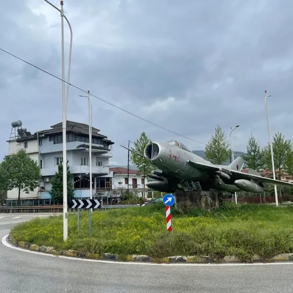 Guesthouse Airbase, ξενοδοχείο σε Ura Vajgurore