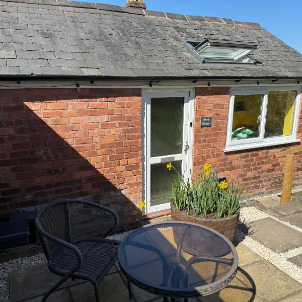 Cherry Cottage Retro Stay, Stourport-on-Severn, hotel in Stourport
