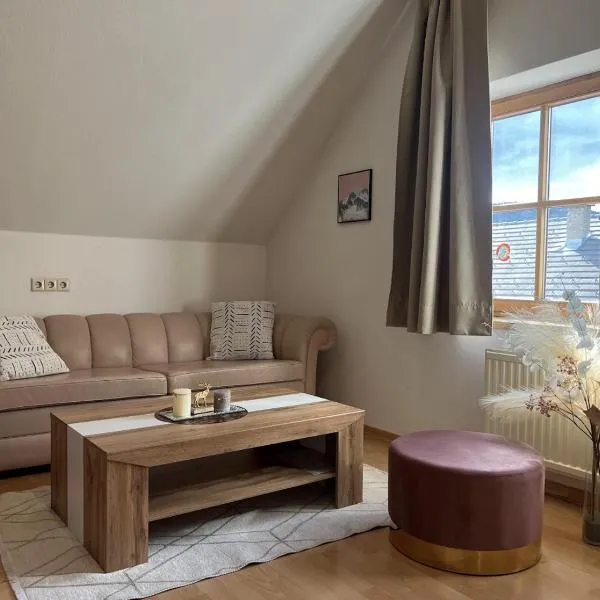HILLSIDE HOME in the heart of Tamsweg, perfect retreat for a cozy stay in the Valley, hotel v destinaci Tamsweg