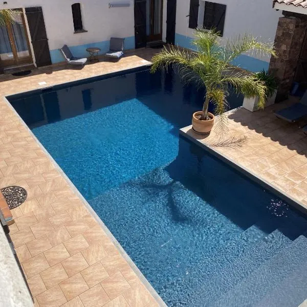 Le Patio Bleu, hotel in La Crau