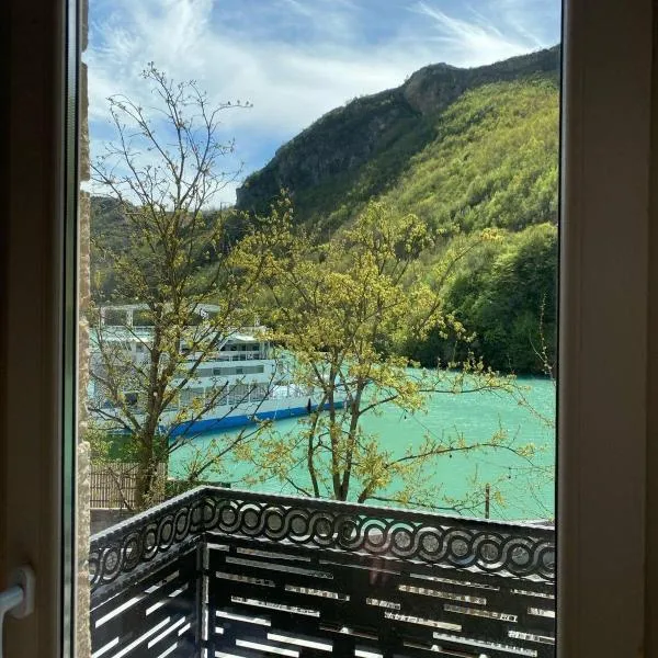 Raja Hotel Fierze: Ndërlisaj şehrinde bir otel
