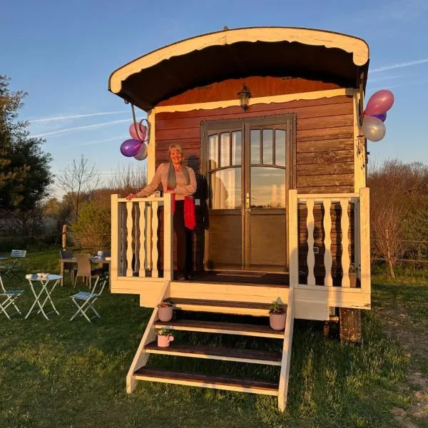 Les Roulottes des Amis de Wonky, hotel em Rétaud