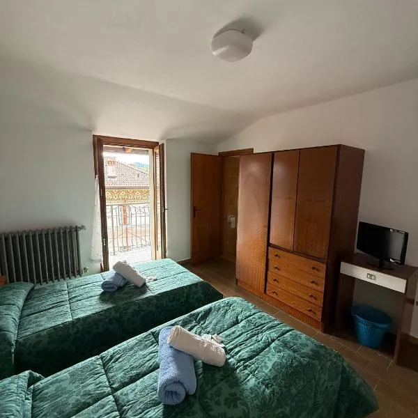 Albergo Ristorante Centrale, hotel in Esino Lario