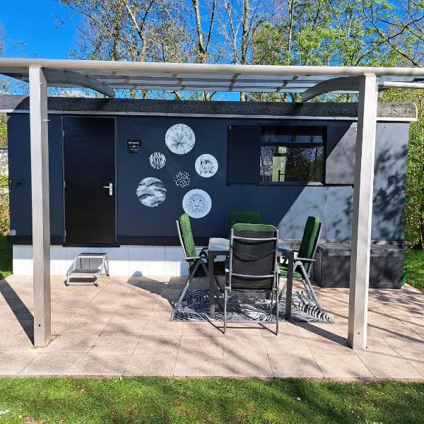 Camping de Zandhorst, Pipowagen Sunseeker: Wouterswoude şehrinde bir otel