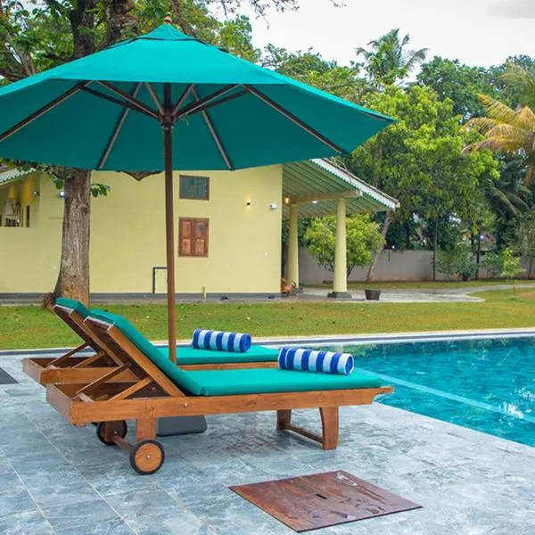Green Hideaway - Villa with Private Pool, 8 mins to Galle Fort, hótel í Galle