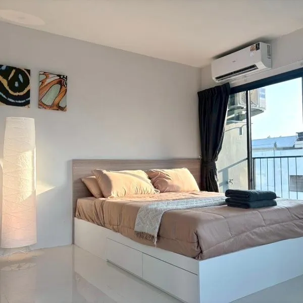 4 mins to MRT Sutthisan, ξενοδοχείο στη Μπανγκόκ