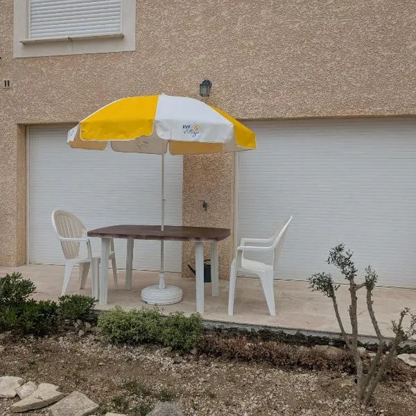 studio ensoleillé, hotel v destinácii Beaucaire