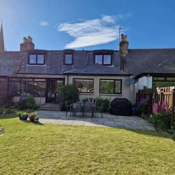 Spacious cosy welcoming cottage, hotel i Ballater