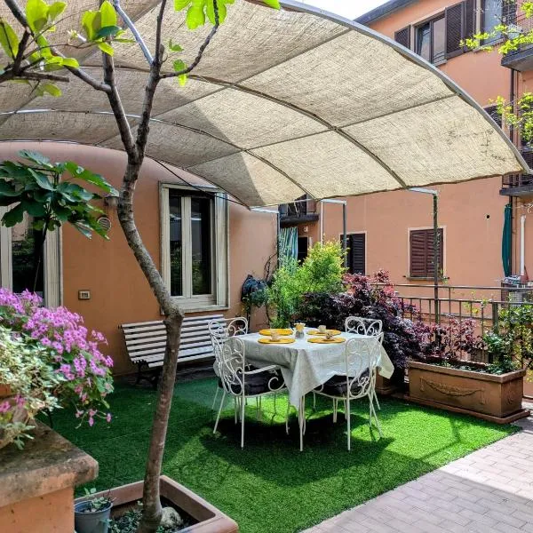 Alma Vacation Apartment in the centre, big terrace, hotel u Milanu