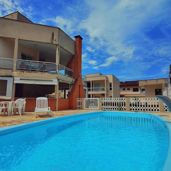 Casa de Praia MarAzul, 3 Quadras da PRAIA, 2 Quartos, WIFI, Garagem, condomínio com PISCINA, Churrasqueira e Sala de Jogos SINUCA