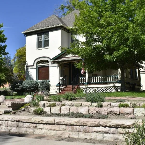 Downen House Bed & Breakfast, hotel in Pueblo