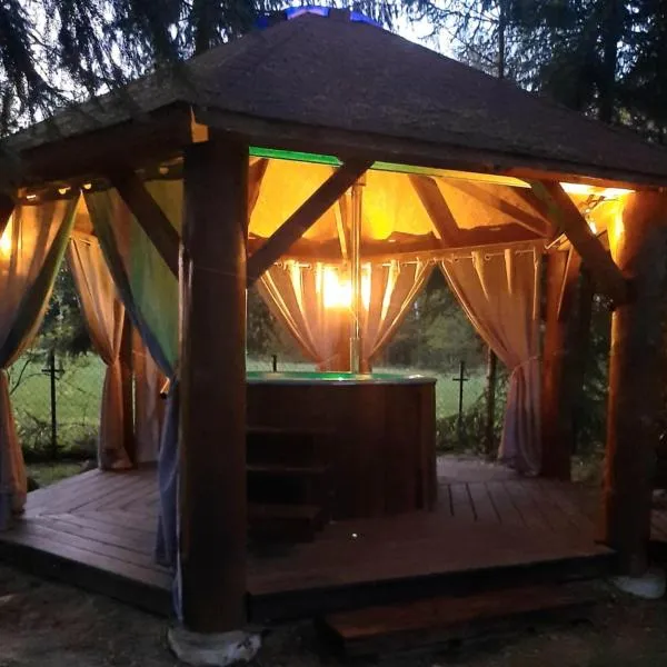 Mazurskidom Zaścianek、Świętajnoのホテル