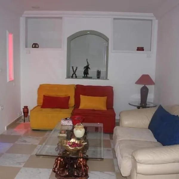Appart Alain Savary, cosy et spacieux au centre de Tunis, hotel in Tunis