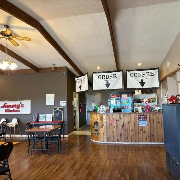 Maple Creek Motor Inn، فندق في Maple Creek