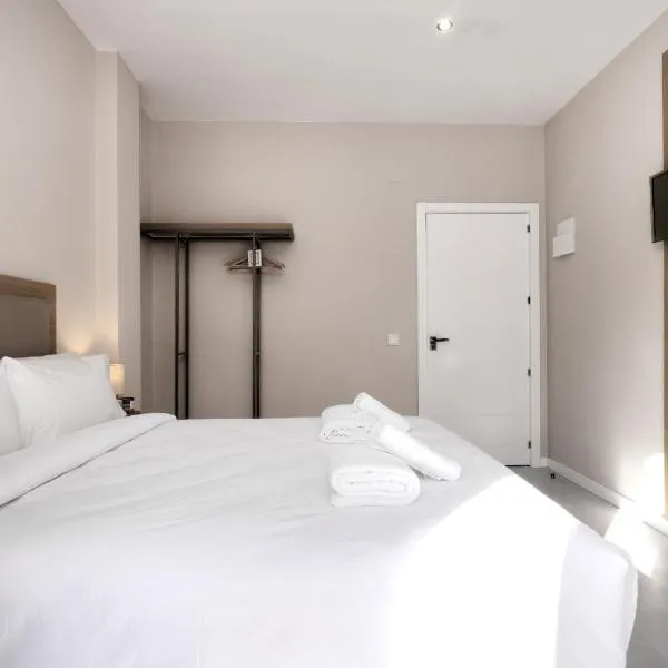 Hostal Puerta Almar, hotel v destinaci Estepona