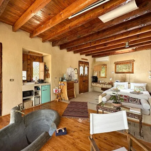 Waterside Loft -Rustic & Lux Tunis Artisan Village, hotel in Tunis