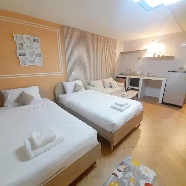 NK hostel, hotel in Thung Si Kan