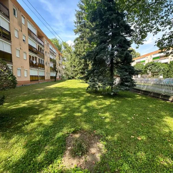 Évy Apartman, hotel v Harkánech
