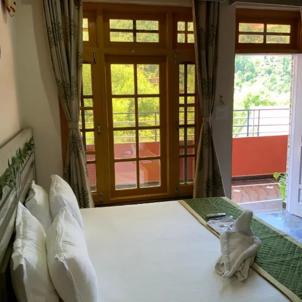Rock Mountain Premium Homestay, Dalhousie Family & Couple Friendly Relaxing Stay Away from Crowd, hotel a Dalhousie