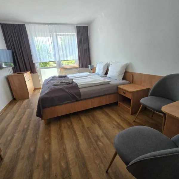 Dom Wczasowy Larix, hotel v destinácii Rewal