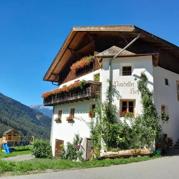 Pardellerhof Lüsen, hotel v destinaci Luson