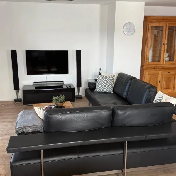 Moderne Ferienwohnung, hotel in Prutting
