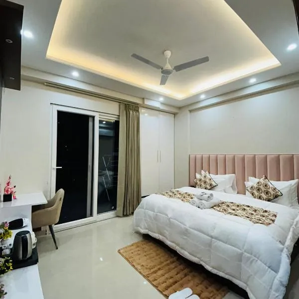 Private 1 BHK Serviced Apartments Sector 52 Near Millennium City Metro Station Gurgaon, hotel in Gurgaon