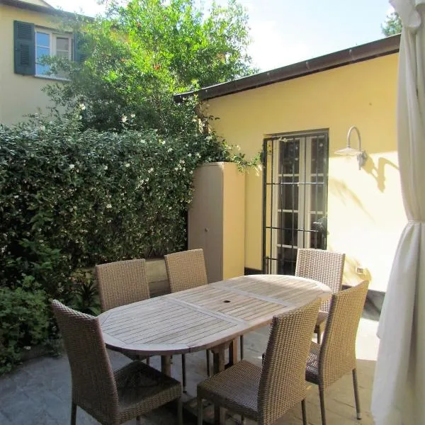 House in the convent, hotel sa Chiavari