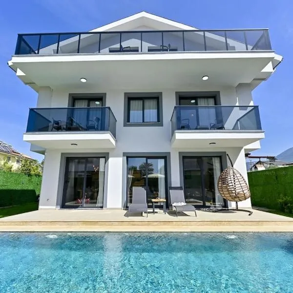 BENDİS - Villa for 8 People in the center of Fethiye, hotel u Fetiji