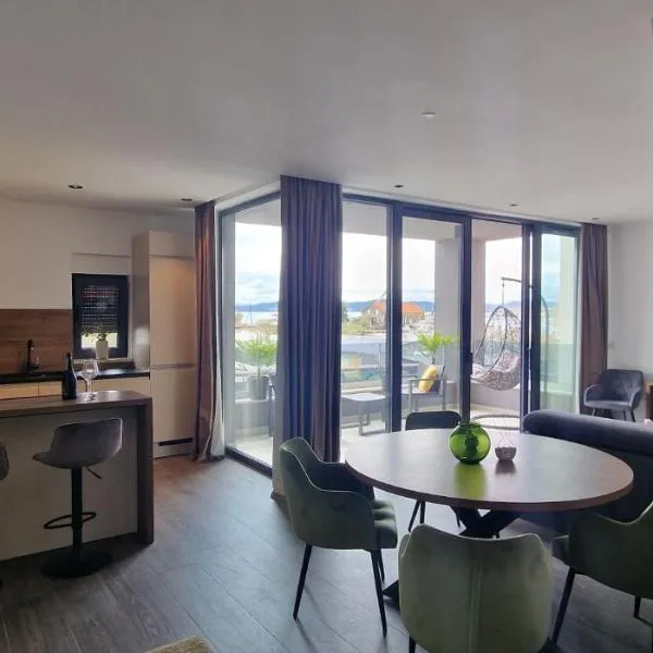 Luxus Appartment direkt am Meer in Sukosan, Zadar, hotel v destinaci Sukošan